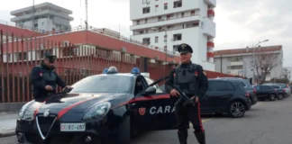 Nuk pranoi ndarjen, e ndoqi dhe tentoi të vriste gruan me thikë, arrestohet 43-vjeçari shqiptar në Itali