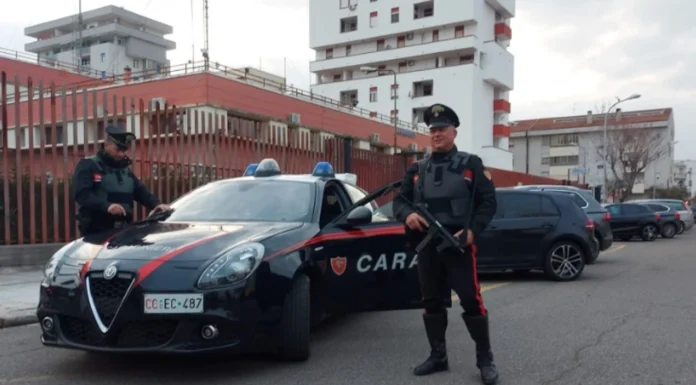 Nuk pranoi ndarjen, e ndoqi dhe tentoi të vriste gruan me thikë, arrestohet 43-vjeçari shqiptar në Itali