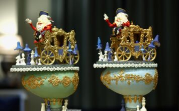 Brukseli transformohet në galeri çokollatash: Mjeshtërit belgë ekspozojnë vezët gjigante para Pashkëve