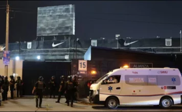 Peru, grumbullimi i tifozëve në stadiumin e Limës rezultoi fatal; 1 viktimë dhe disa të plagosur