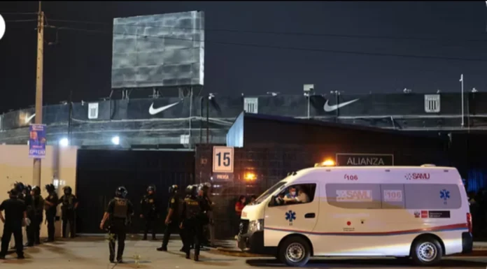 Peru, grumbullimi i tifozëve në stadiumin e Limës rezultoi fatal; 1 viktimë dhe disa të plagosur