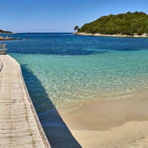 “Express”: Shqipëria – vendi evropian “më i mirë se Maldivet” – vetëm tre orë larg nga Britania e Madhe