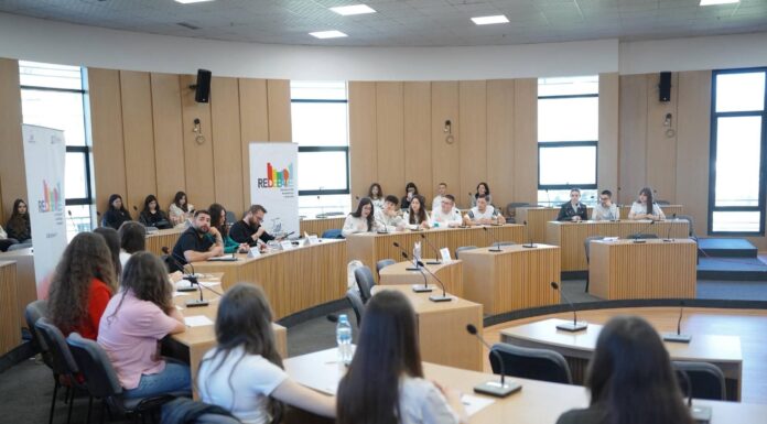 Elbasani mirëpret Kampionatin Kombëtar të Debatit për Shkollat e Mesme, Re-Debate IX