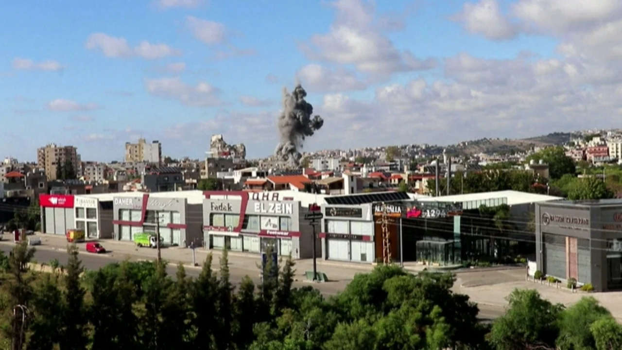 “Do t’i japim një goditje shkatërruese”/ Izraeli i kundërpërgjigjet ofensivës së Hezbollahut, nis një valë të re sulmesh në Liban
