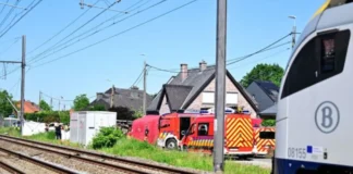Autobuzi i shkollës përplaset me trenin e pasagjerëve në Belgjikë, disa viktima dhe shumë të plagosur