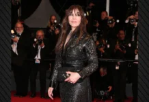 Monica Bellucci shkëlqen në Festivalin e Filmit në Kanë, shfaqet me një fustan elegant prej lëkure dhe dantelle