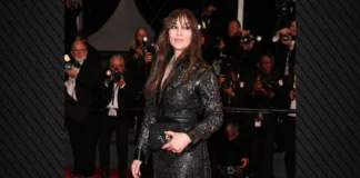 Monica Bellucci shkëlqen në Festivalin e Filmit në Kanë, shfaqet me një fustan elegant prej lëkure dhe dantelle