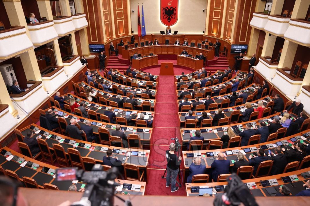Kuvendi në seancë plenare, në rend dite miratimi i përbërjes së komisioneve parlamentare