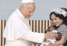 MADRID – Papa nga qendra e pritjes: ‘hapni dyert’
