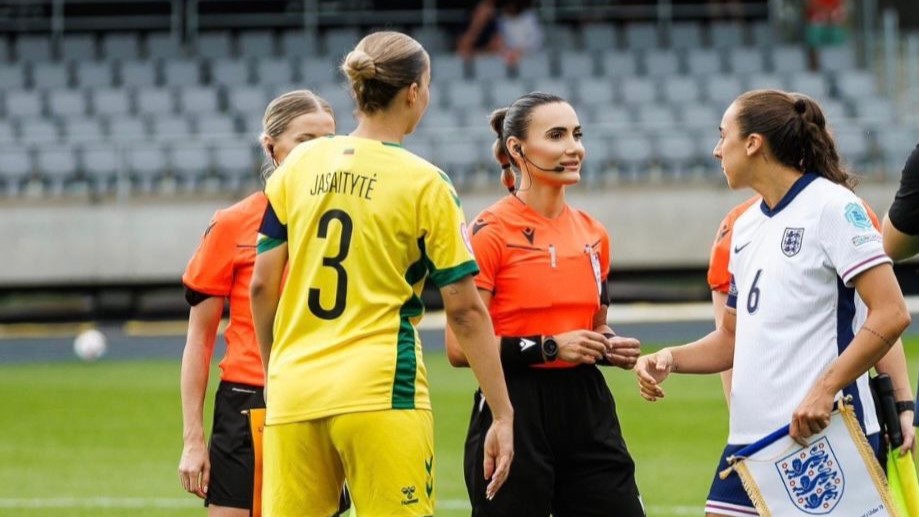 Emanuela Rusta arbitron ndeshjen Angli-Ukrainë