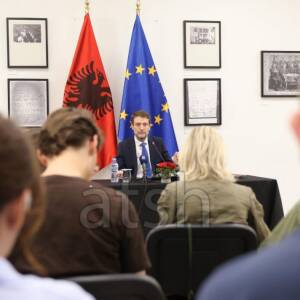 Hoxha: Çdo gjë që ndodh në Shqipëri ka vëmendjen e BE-së, protestat pjesë e lirisë për t’u shprehur