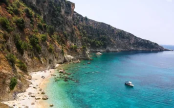 “Ouest France”: Pushime larg turmave: Shqipëria ndër destinacionet më të qeta të Evropës