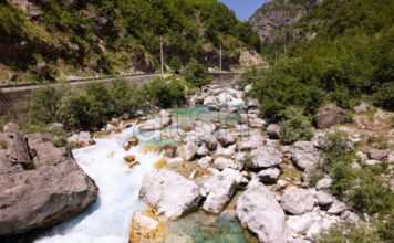 Lugina e Valbonës, turistët zgjedhin bukurinë e egër shqiptare
