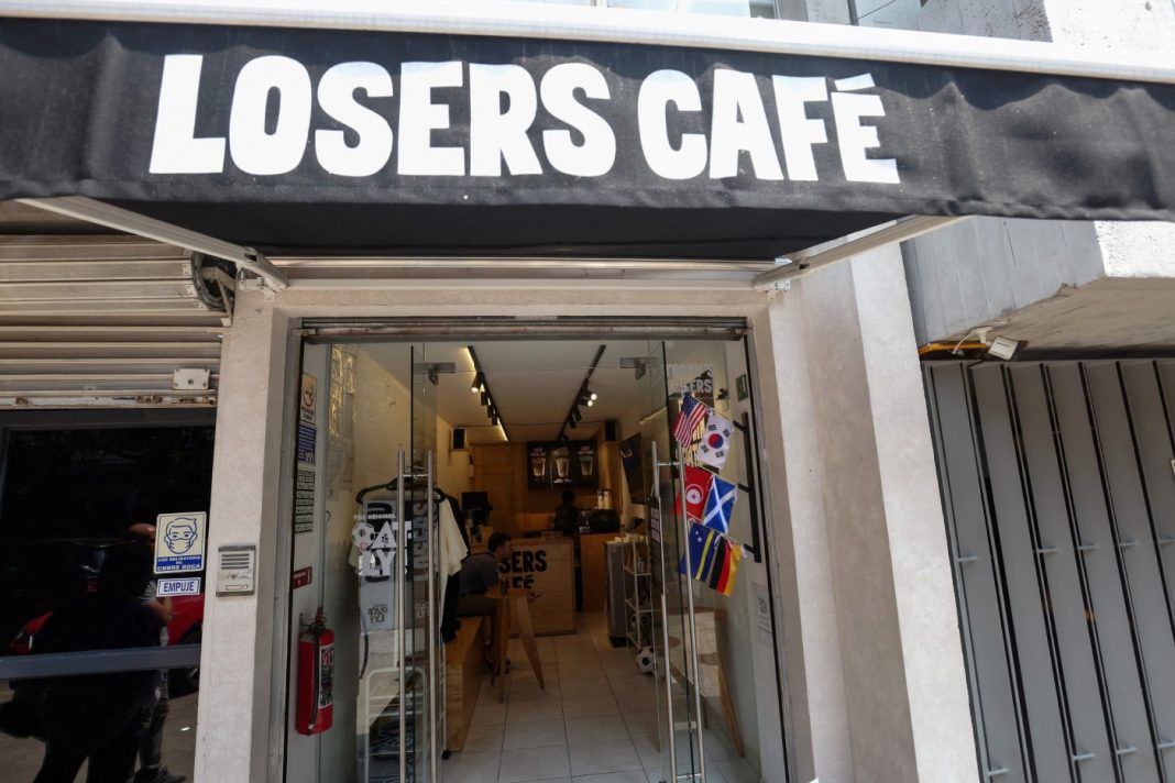 BOTËRORI 2026 – “Losers Cafe” streha e tifozëve të zhgënjyer