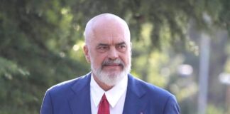 Rama mesazh me poezinë e Agollit “Kundërshtarëve të mi”: Mbi baltën korija bleron