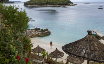 “La Vanguardia”: Riviera Shqiptare, parajsa mesdhetare mes bukurisë natyrore dhe zhvillimit turistik