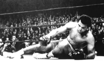 Muhammad Ali dhe Parkinsoni: A ndikojnë goditjet e boksit tek zhvillimi i hershëm i sëmundjes?