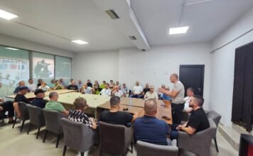 Peqin, dëgjesë publike për rehabilitimin e rrugës së Lagjes së Spitalit