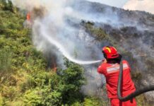 Nëntë vatra zjarri aktive, 395 forca operacionale dhe tre helikopterë në terren