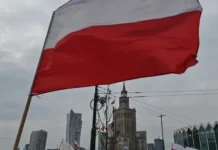 Polonia zgjeron ushtrinë në mbi 220.000 efektivë për shkak të shqetësimeve mbi sigurinë