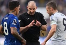 Premier League do të transmetojë drejtpërdrejt audion në fushë midis arbitrit dhe lojtarëve