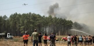 Moti ekstrem godet Evropën, zjarre, përmbytje dhe stuhi detyrojnë mijëra njerëz të evakuohen