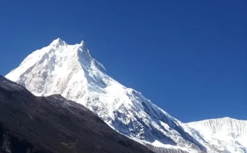 BBC: Shkencëtarët: Shembja e akullnajës shkaktoi përmbytjet katastrofike në Nepal dhe Tibet