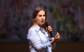Viti i ri shkollor, Kumbaro: Ndalim celularëve, kamera inteligjente dhe “Pas Shkolle”