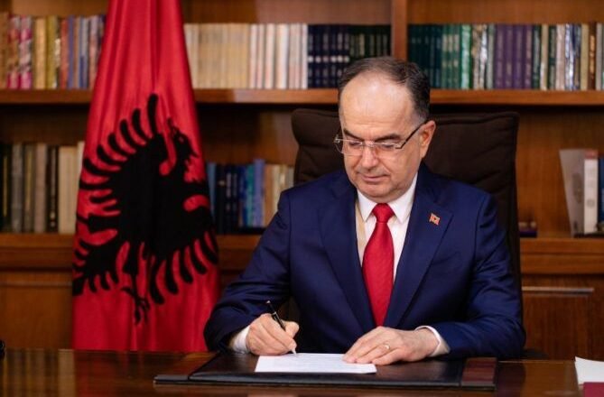 Begaj dekreton emërimin e Klodiana Spahiut si ministre e Shëndetësisë dhe Mirëqenies Sociale