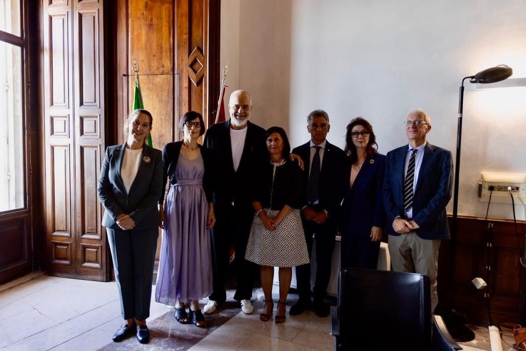 Rama në Napoli, vizitë në Katedrën e Gjuhës Shqipe pranë Universitetit “L’Orientale”
