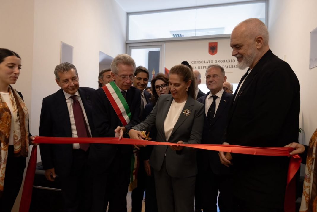 Konsullata e Nderit në Napoli, Rama: Italia, alter egoja jonë europiane