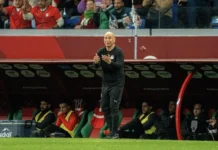 FIFA pezullon me tre ndeshje trajnerin e Egjiptit pas kritikave ndaj arbitrimit në Kupën e Botës