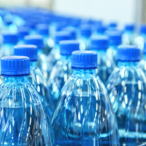 Ambalazhet, detyrime të reja për bizneset dhe depozitë e rimbursueshme për shishet plastike